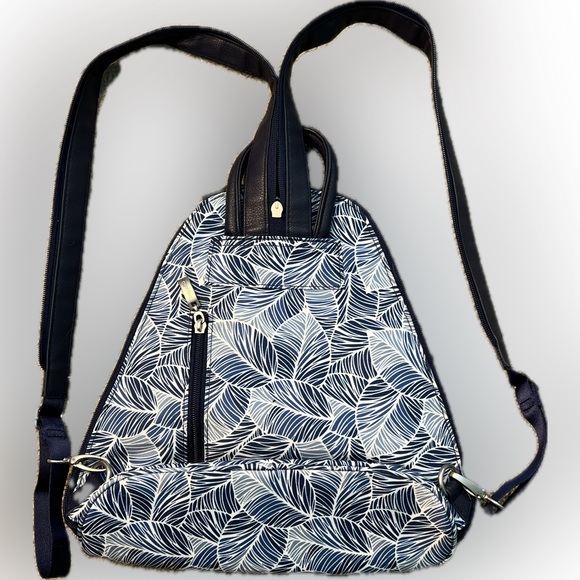 Baggallini Metro Convertible Backpack with RFID Wristlet - Picture 4 of 12